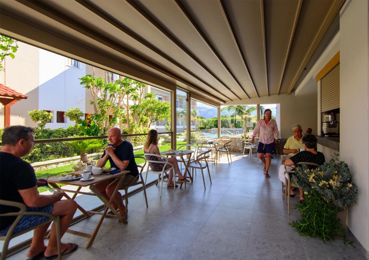 Relax Hotel Palaiochora Exteriér fotografie